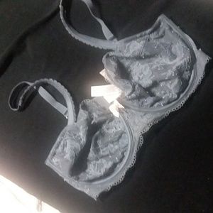 VICTORIA SECRET BRA.  32DDD.